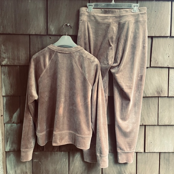 DKNY Platinum Velour Lounge Set Crewneck Sweatshirt (M) & Slim-Fit Joggers (S) - Picture 13 of 16